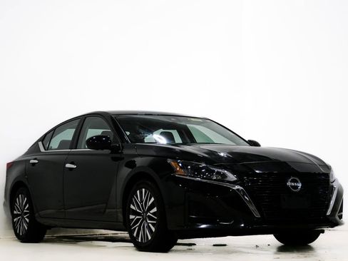 Used 2023 Nissan Altima 2.5 SV image 1