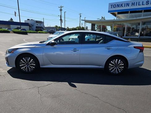 Used 2024 Nissan Altima 2.5 SV FWD image 3