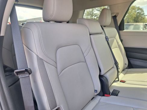 Used 2025 Nissan Pathfinder SL FWD image 29