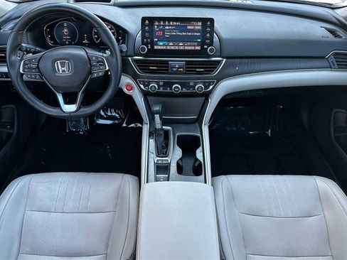 Used 2018 Honda Accord Touring image 16