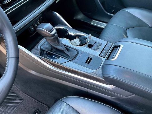 Used 2021 Toyota Highlander Limited image 16