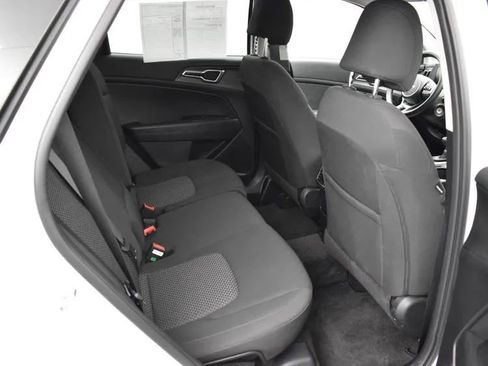 Used 2025 Kia Sportage LX image 17