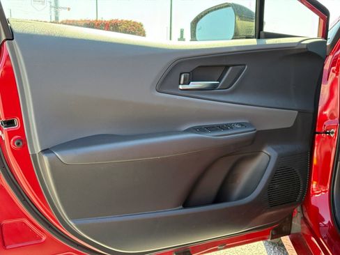 Used 2025 Toyota Prius XLE image 12