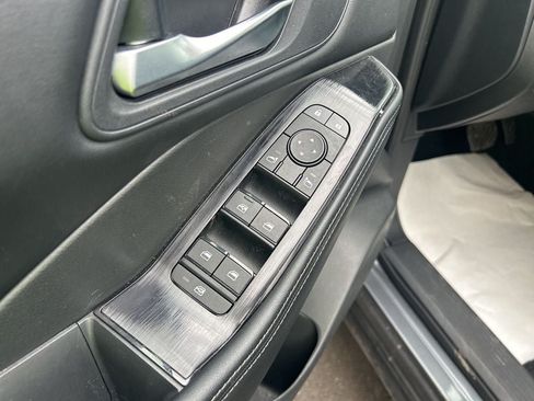 Used 2025 Nissan Rogue SV AWD/4WD image 8