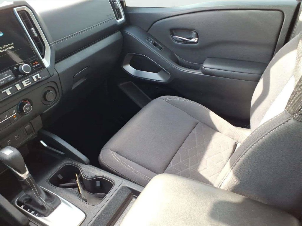 Used 2025 Nissan Frontier SV RWD image 12