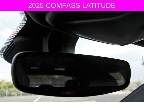 Used 2025 Jeep Compass Latitude image 23