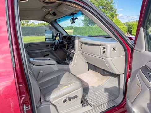 Used 2006 Chevrolet Silverado 2500 LT w/ Onstar Plus Package RWD image 21