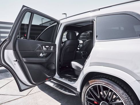 Used 2025 Mercedes-Benz GLS 63 AMG 4MATIC image 31
