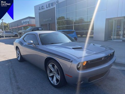 Used 2017 Dodge Challenger SXT w/ Super Sport Group (SS/T) RWD image 1