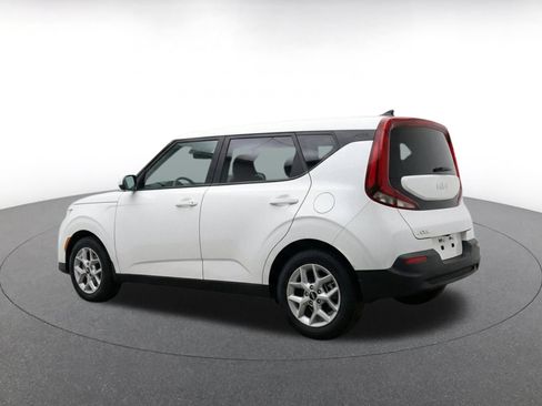 Used 2025 Kia Soul LX w/ LX Technology Package FWD image 7