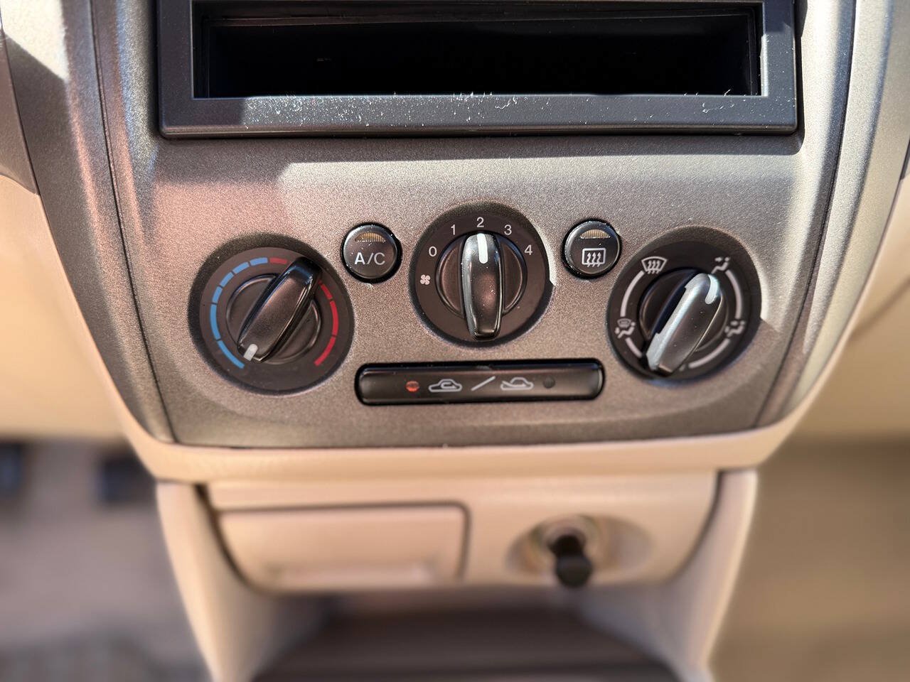 Used 2002 MAZDA Protege FWD image 27