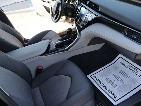 Used 2020 Toyota Camry LE image 20