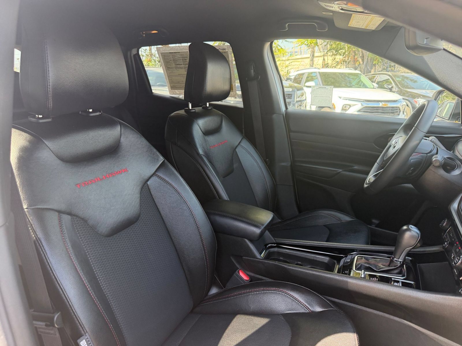 Used 2025 Jeep Compass Trailhawk AWD/4WD image 34