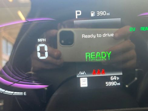 Used 2025 Kia Sportage EX image 10