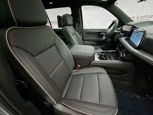 New 2025 Chevrolet Suburban Premier image 34