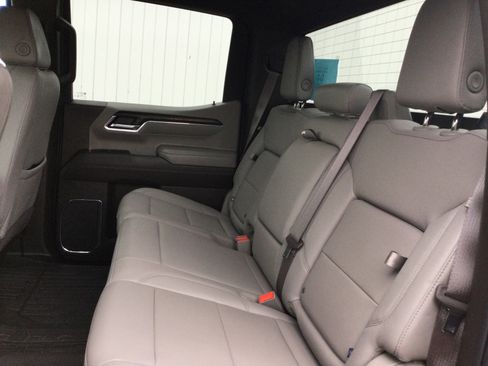 Used 2024 GMC Sierra 1500 SLT image 6