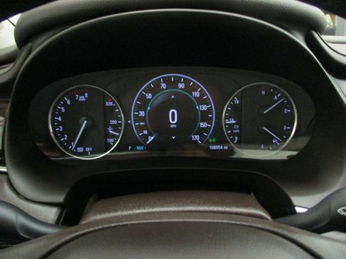 Used 2017 Buick LaCrosse Preferred image 18