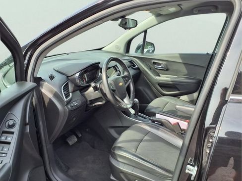 Certified 2019 Chevrolet Trax LT w/ LT Convenience Package FWD image 18