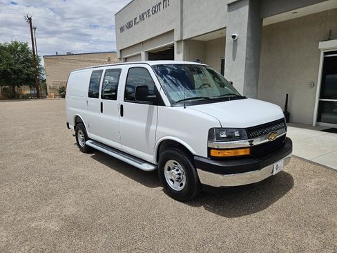 Used 2025 Chevrolet Express 2500 w/ Driver Convenience Package RWD image 5