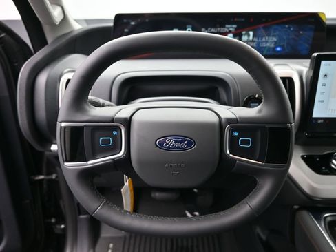 New 2025 Ford Expedition Active image 15