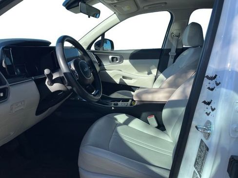 Used 2023 Kia Sorento S w/ Panoramic Sunroof Package image 9