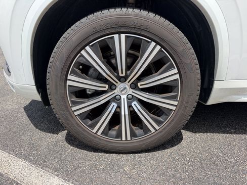 Used 2024 Volvo XC90 B5 Core w/ Protection Package Premier AWD/4WD image 12