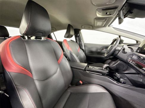 Used 2025 Toyota Prius Plug-In Hybrid image 38