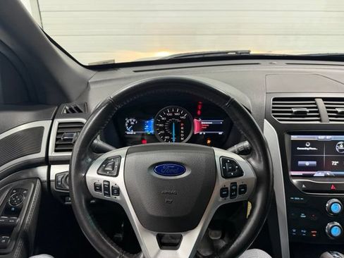 Used 2014 Ford Explorer XLT w/ Equipment Group 201A AWD/4WD image 14