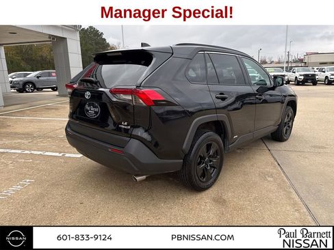 Used 2024 Toyota RAV4 LE image 4