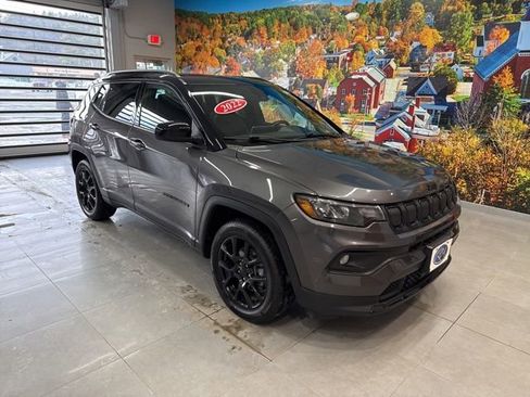 Used 2022 Jeep Compass Altitude w/ Sun and Sound Group image 9