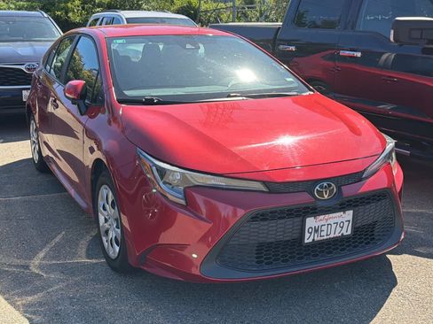 Used 2021 Toyota Corolla LE FWD image 3