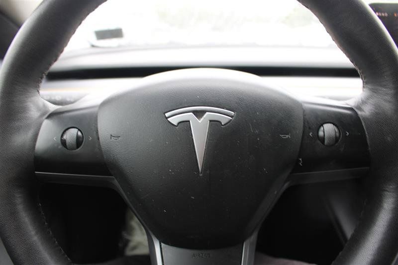 Used 2022 Tesla Model 3 Standard Range RWD image 10