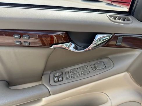 Used 2004 Cadillac De Ville DHS w/ Equipment Group image 17
