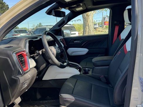 Used 2024 GMC Canyon AT4X AWD/4WD image 9