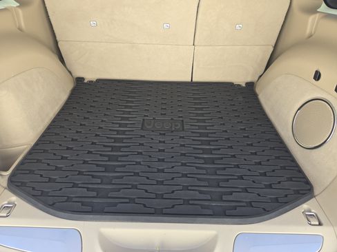 Used 2018 Jeep Grand Cherokee Overland image 33