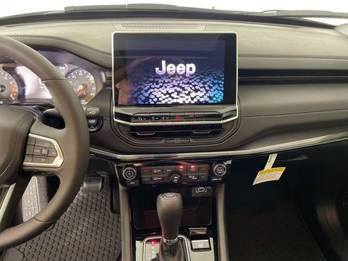 New 2026 Jeep Compass Latitude w/ Sun and Sound Group AWD/4WD image 25