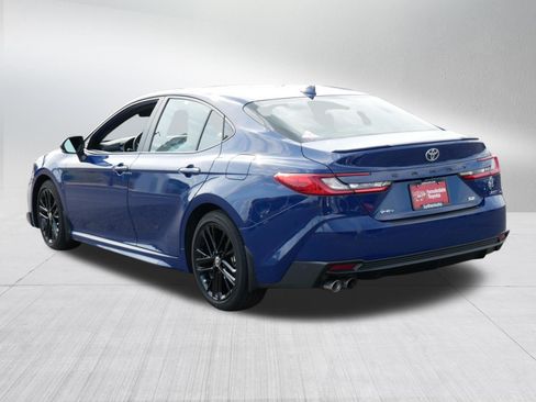 Used 2025 Toyota Camry SE w/ Convenience Package FWD image 5