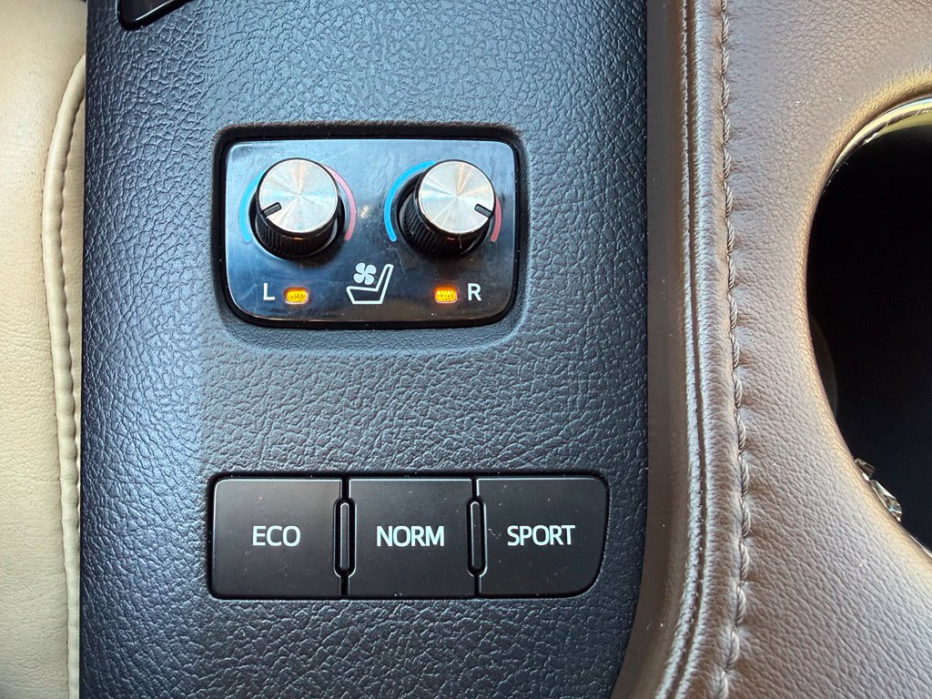 Used 2014 Toyota Avalon Limited FWD image 34