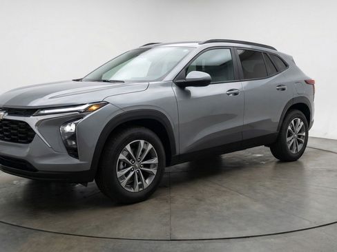 Used 2025 Chevrolet Equinox LT image 3