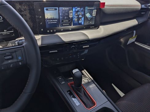 New 2026 Nissan Kicks SR FWD image 10