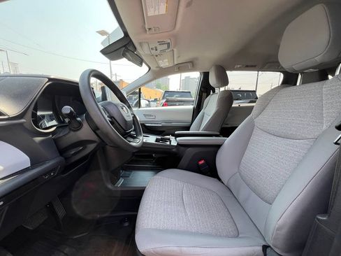 Certified 2025 Toyota Sienna LE AWD/4WD image 20