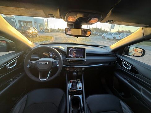 Used 2025 Jeep Compass Latitude w/ Altitude Special Edition image 12