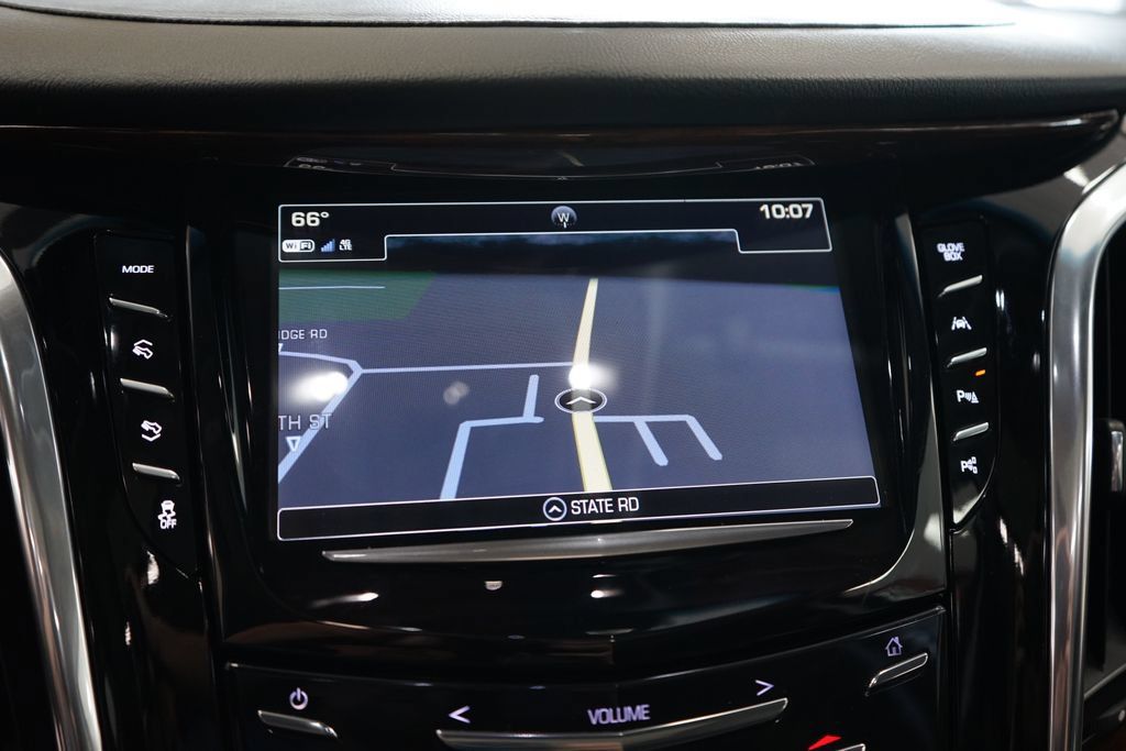 Used 2018 Cadillac Escalade Luxury AWD/4WD image 9
