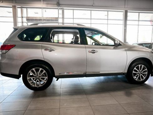 Used 2014 Nissan Pathfinder SL w/ SL Tech Package AWD/4WD image 4