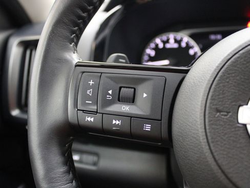 Used 2023 Nissan Pathfinder SL AWD/4WD image 42