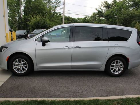 Used 2023 Chrysler Voyager LX FWD image 11