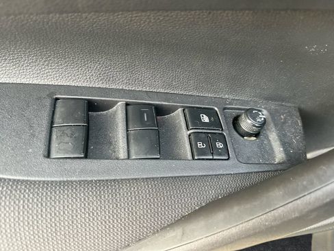Used 2025 Toyota Corolla LE FWD image 12