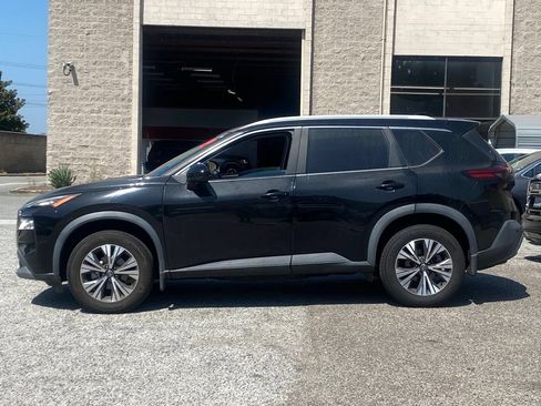 Used 2023 Nissan Rogue SV w/ SV Premium B Package FWD image 3