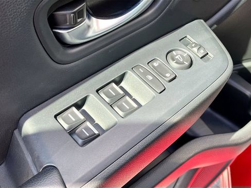 Used 2023 Honda Pilot Touring image 18
