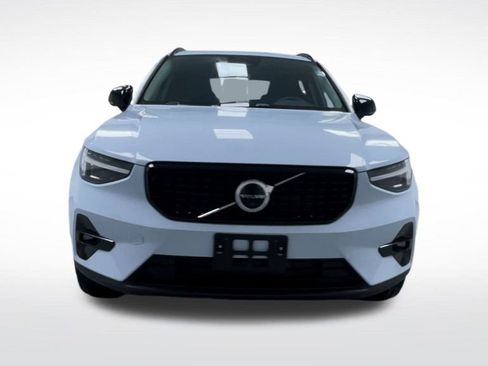 New 2026 Volvo XC40 B5 Plus w/ Protection Package Premier image 18